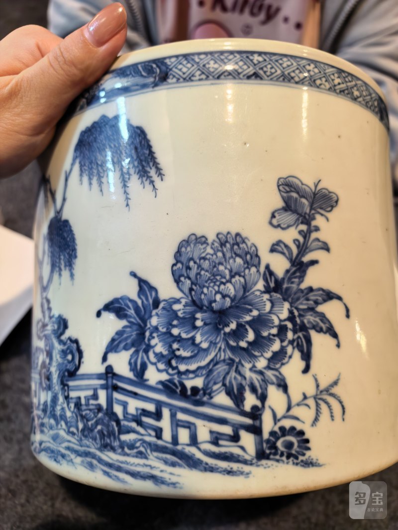 清中期 青花洞石花卉笔海 - 图9